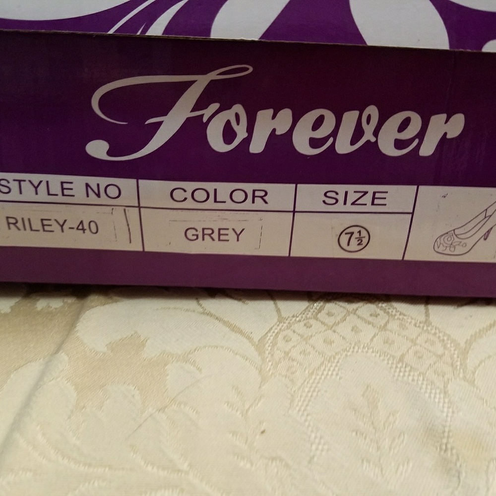 NIB Forever grey flowered pumps, "Riley" model - Picture 5 of 6